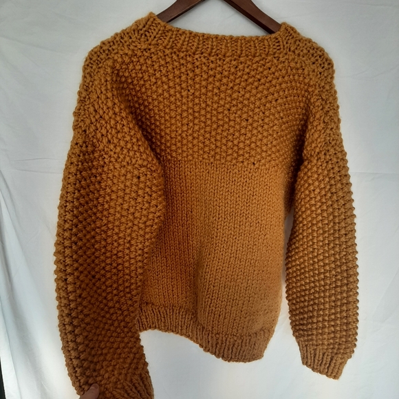 Handmade wool sweater - Picture 2 of 4